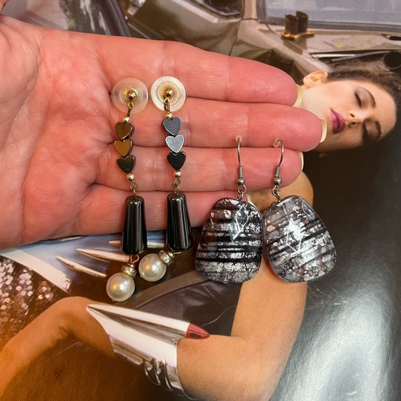 2 Pair of Vintage Pierced Earrings Black White Silvertone Theme - Picture 2 of 5